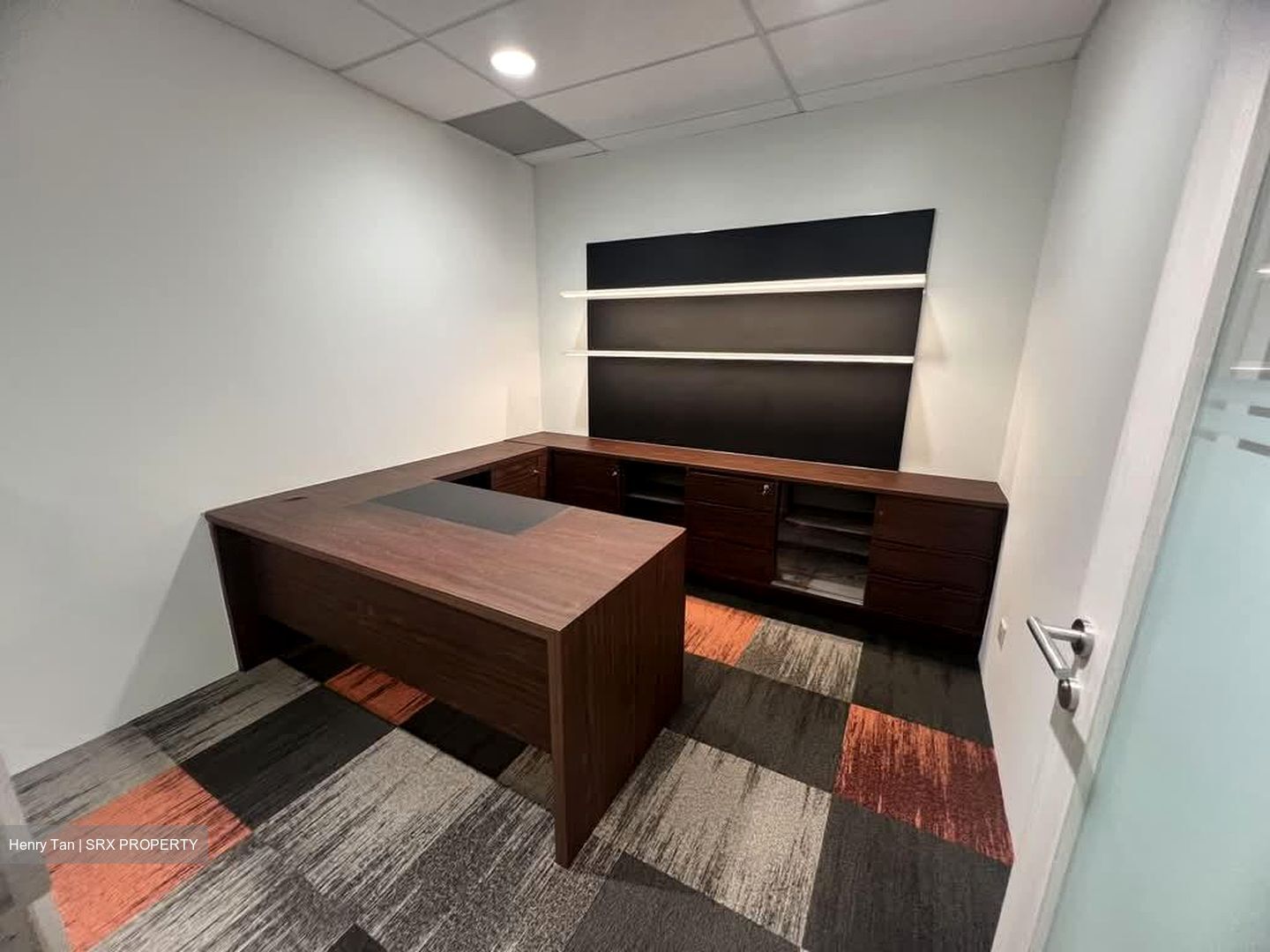 111 Somerset (D9), Office #581719391